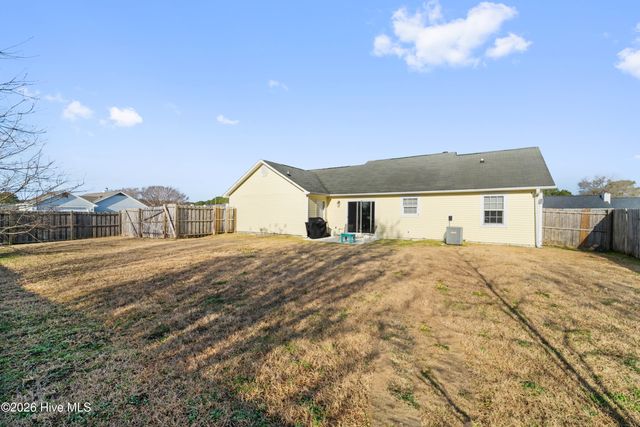 601 Cannon Court, Hubert, NC 28539