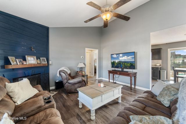 601 Cannon Court, Hubert, NC 28539