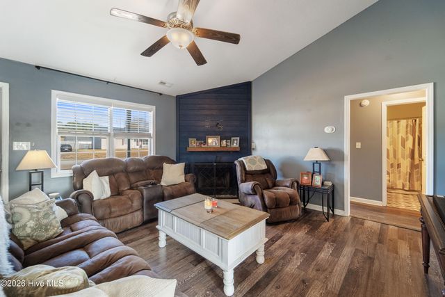 601 Cannon Court, Hubert, NC 28539