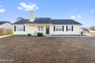 601 Cannon Court, Hubert, NC 28539