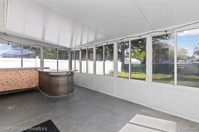 29293 Riveroak Drive, Romulus, MI 48174