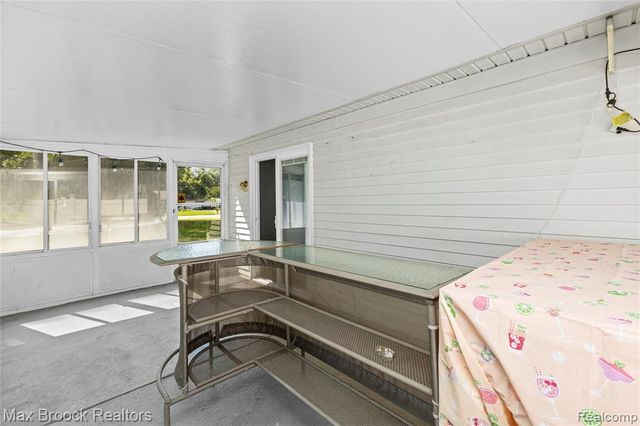 29293 Riveroak Drive, Romulus, MI 48174