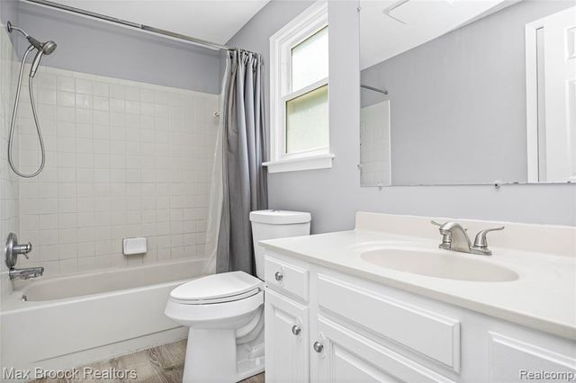 29293 Riveroak Drive, Romulus, MI 48174