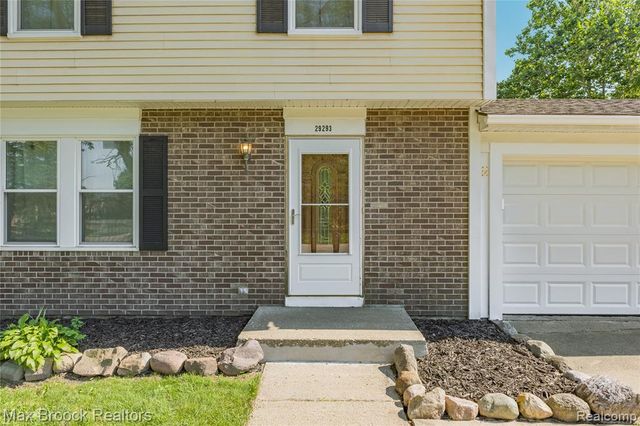 29293 Riveroak Drive, Romulus, MI 48174