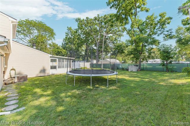 29293 Riveroak Drive, Romulus, MI 48174