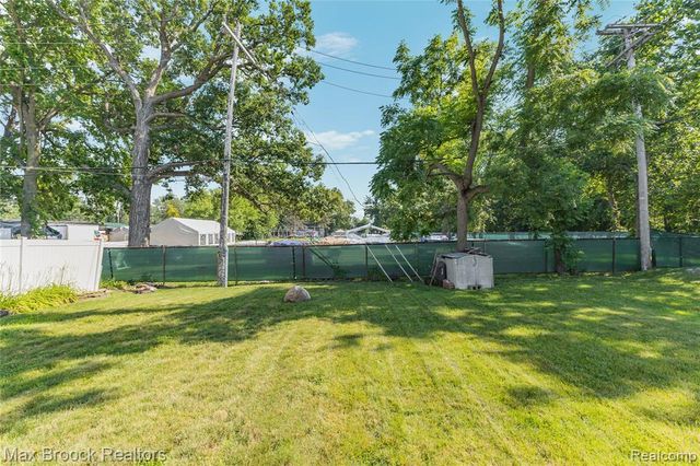 29293 Riveroak Drive, Romulus, MI 48174