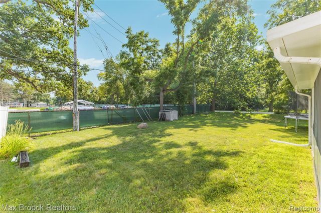 29293 Riveroak Drive, Romulus, MI 48174