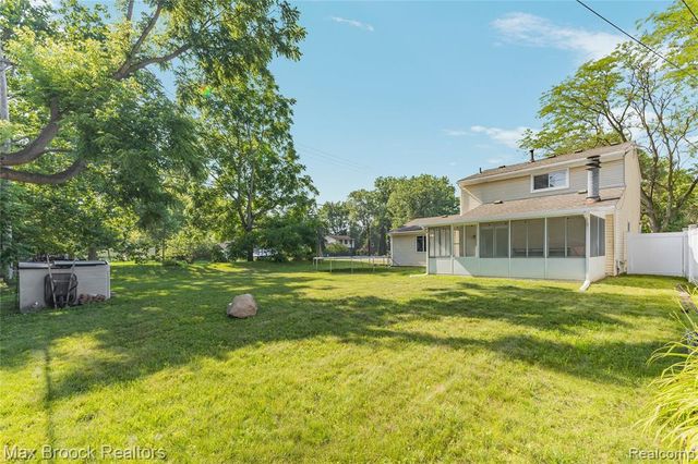 29293 Riveroak Drive, Romulus, MI 48174