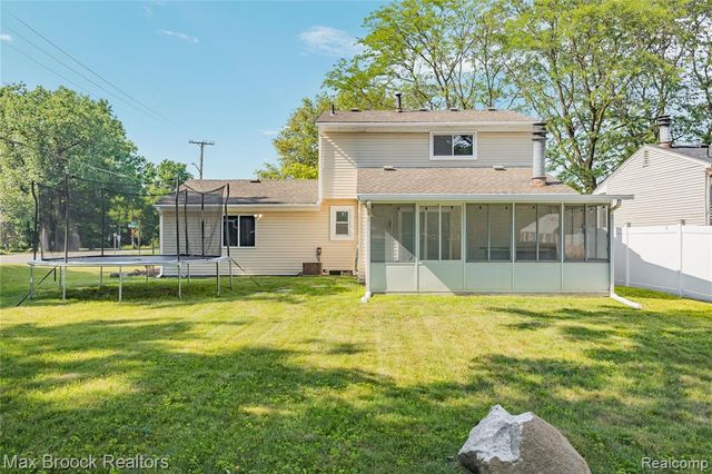 29293 Riveroak Drive, Romulus, MI 48174