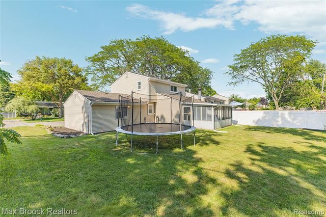 29293 Riveroak Drive, Romulus, MI 48174