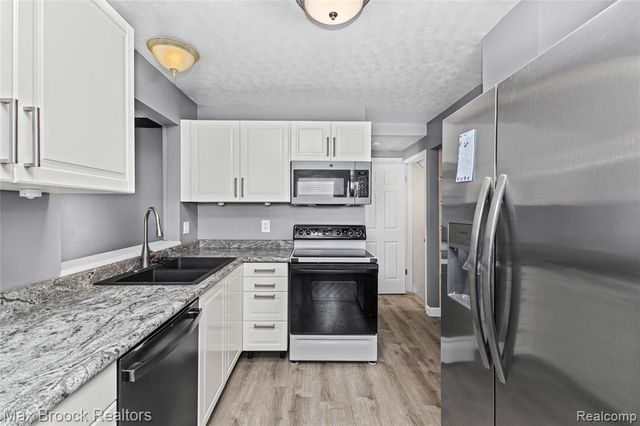 29293 Riveroak Drive, Romulus, MI 48174