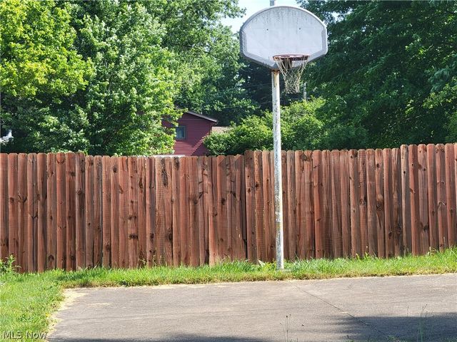 3779 S Hametown Road, Norton, OH 44203