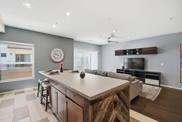 525 W LAKESIDE Drive 124, Tempe, AZ 85281