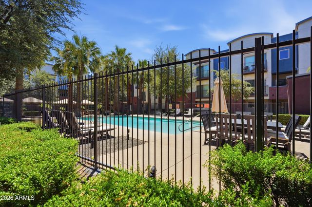 525 W LAKESIDE Drive 124, Tempe, AZ 85281
