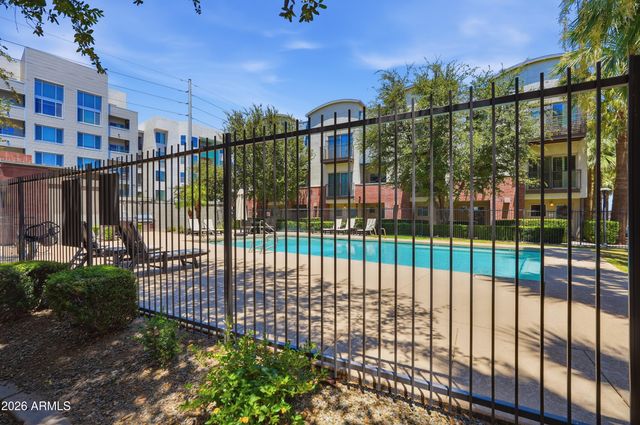 525 W LAKESIDE Drive 124, Tempe, AZ 85281