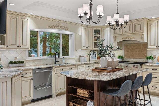 9424 235th Place SW, Edmonds, WA 98020