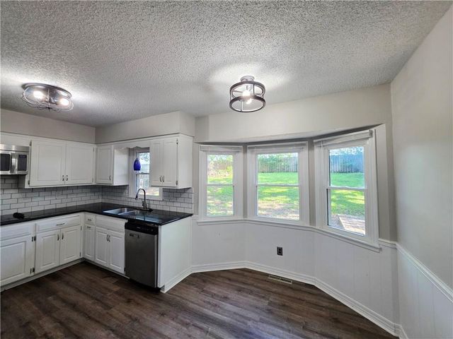 12618 W 69th Street, Shawnee, KS 66216