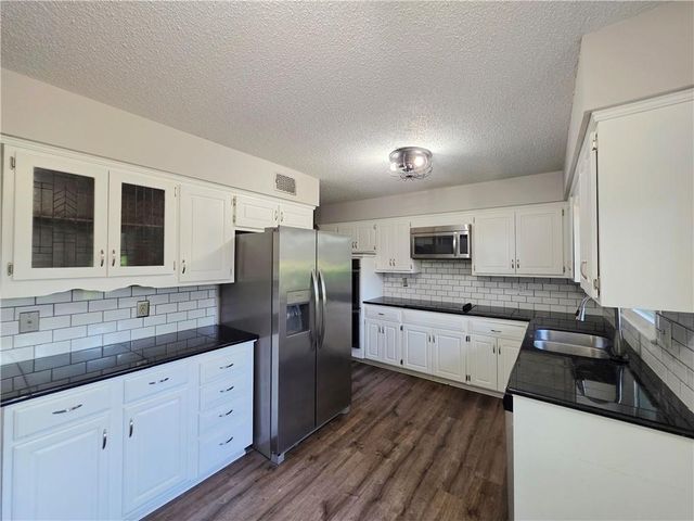 12618 W 69th Street, Shawnee, KS 66216
