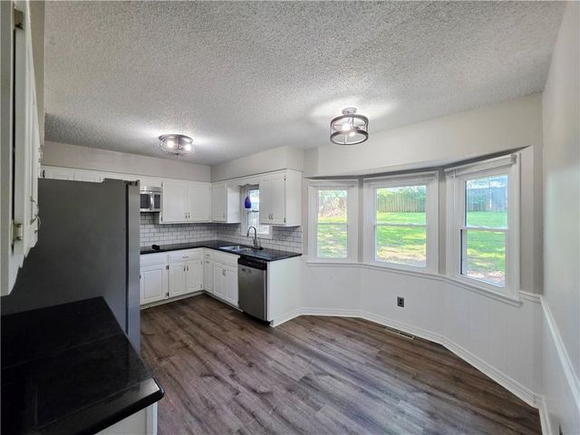 12618 W 69th Street, Shawnee, KS 66216