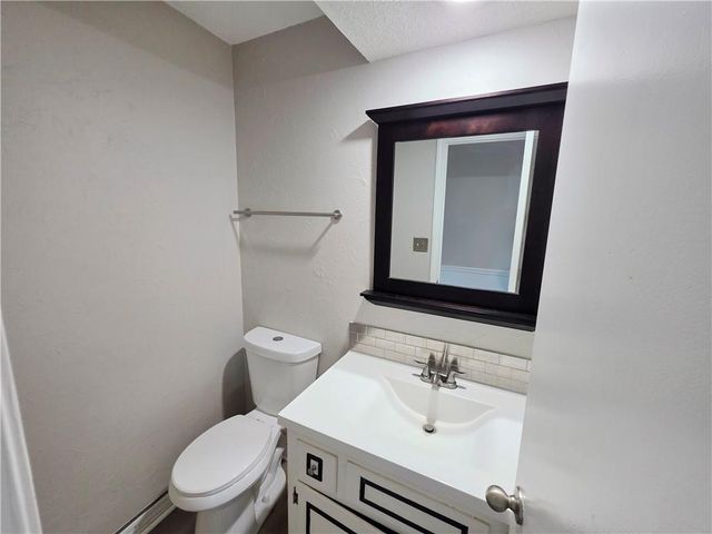 12618 W 69th Street, Shawnee, KS 66216