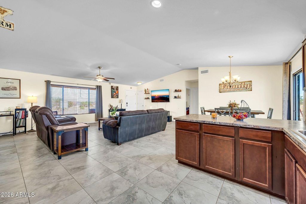 Image 11 of property listing at 8912 N JOHNSON Court, Maricopa, AZ 85139