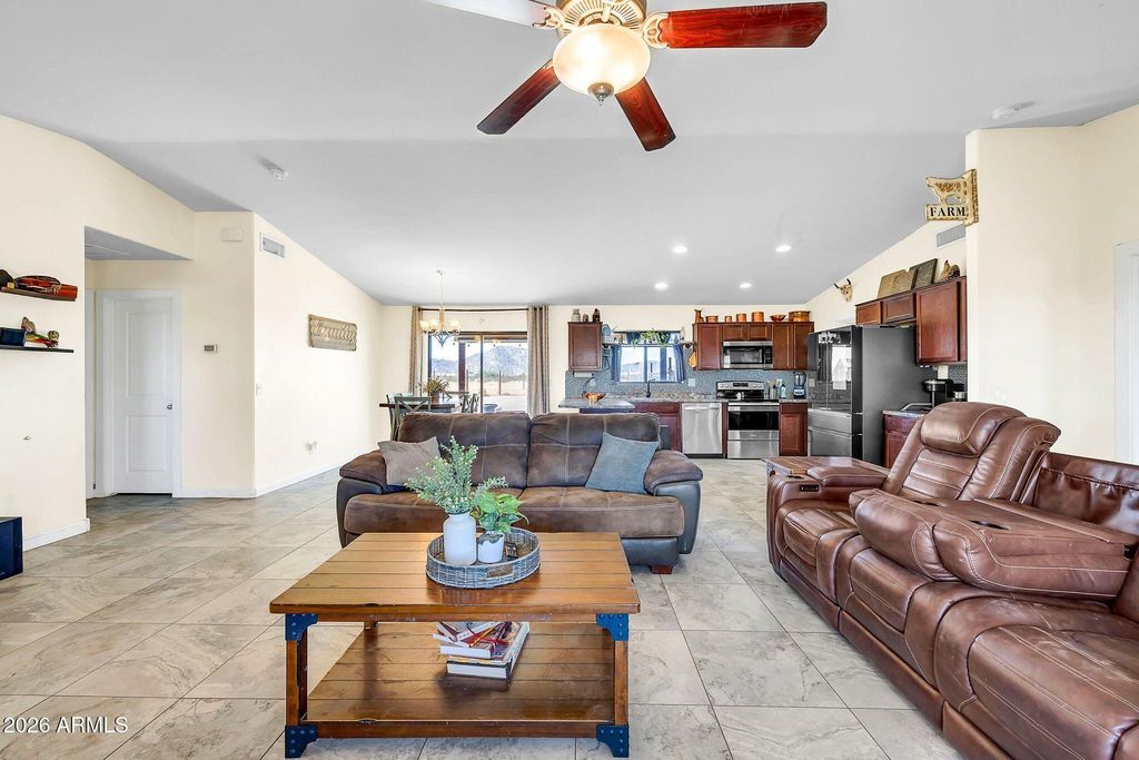 Image 12 of property listing at 8912 N JOHNSON Court, Maricopa, AZ 85139