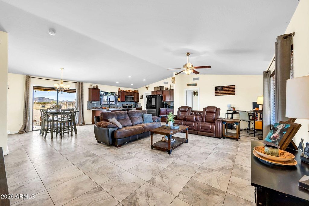 Image 13 of property listing at 8912 N JOHNSON Court, Maricopa, AZ 85139