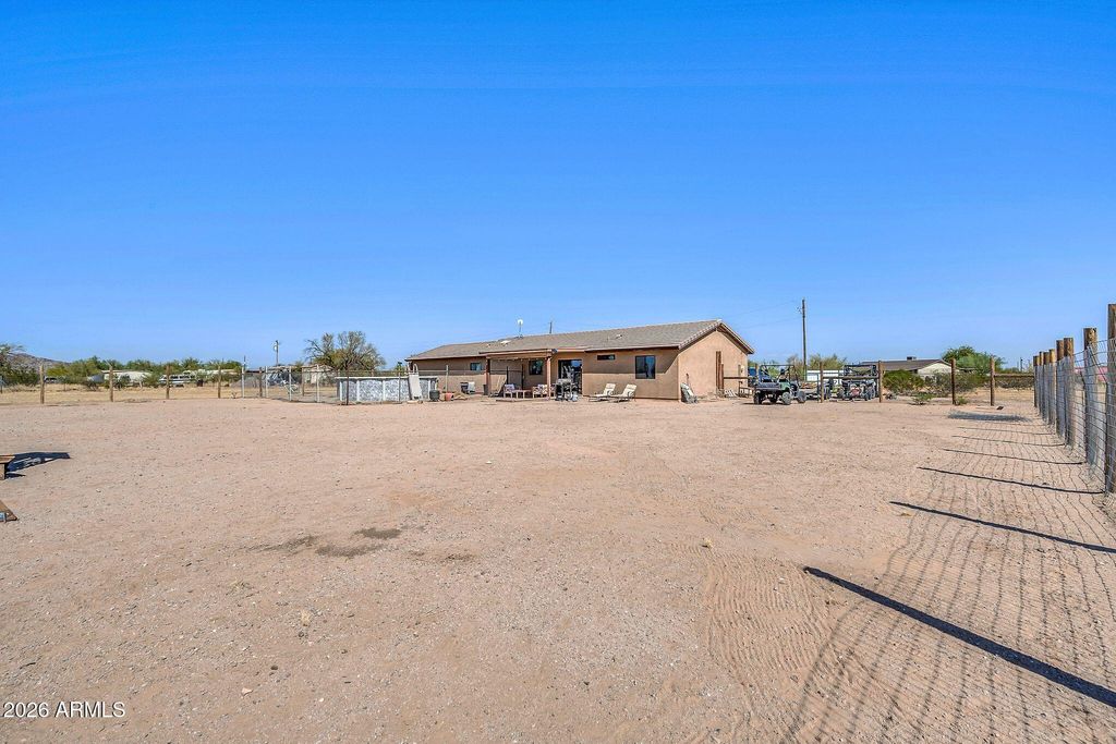 Image 32 of property listing at 8912 N JOHNSON Court, Maricopa, AZ 85139