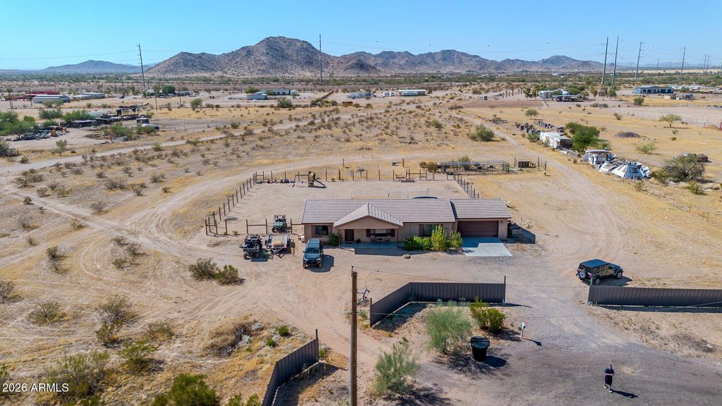 Image 38 of property listing at 8912 N JOHNSON Court, Maricopa, AZ 85139