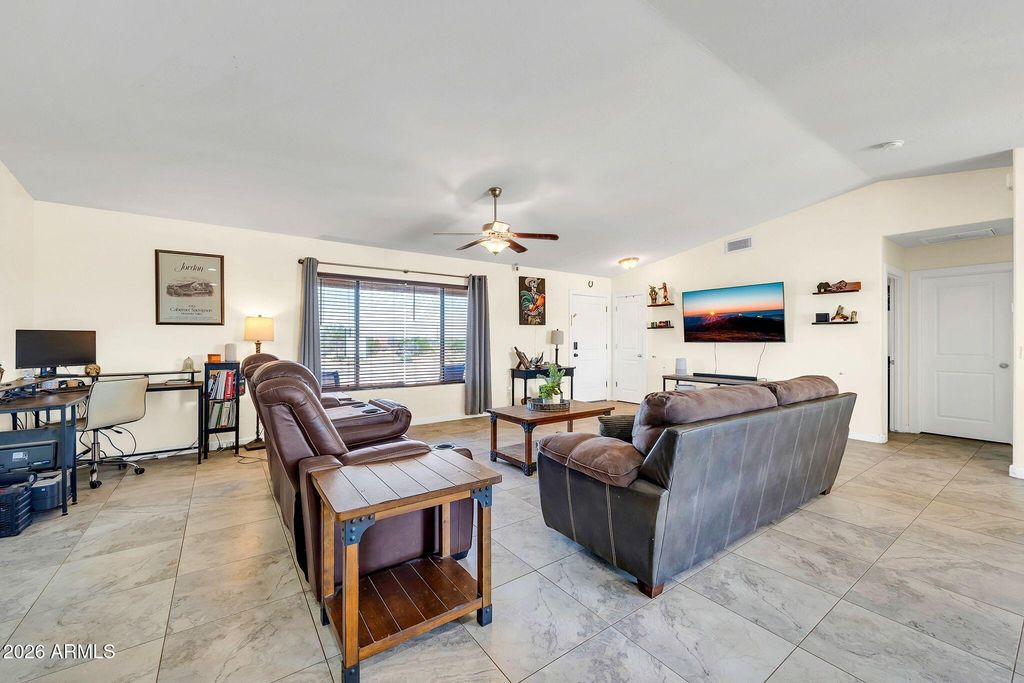 Image 9 of property listing at 8912 N JOHNSON Court, Maricopa, AZ 85139