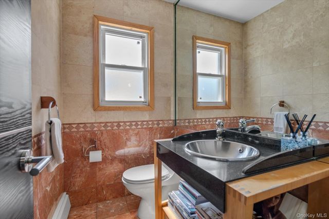 700 Sherwood Street, North Woodmere, NY 11581