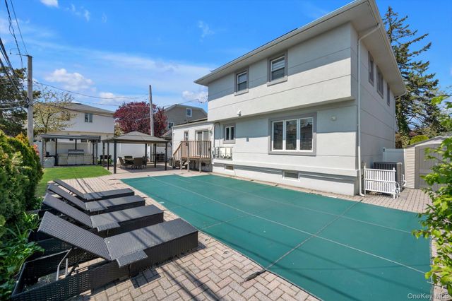 700 Sherwood Street, North Woodmere, NY 11581