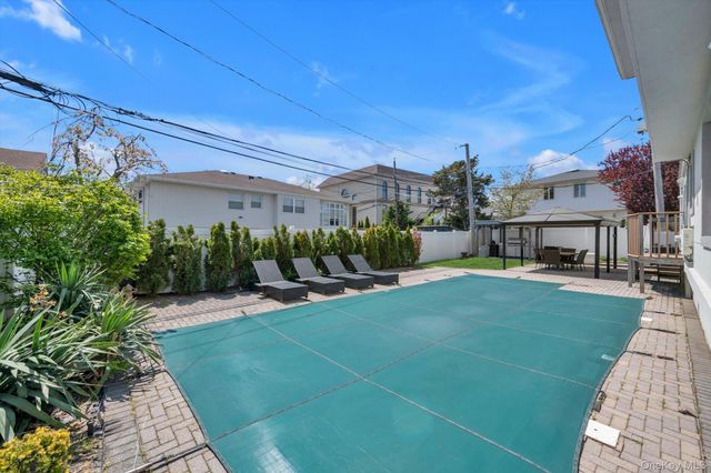 700 Sherwood Street, North Woodmere, NY 11581