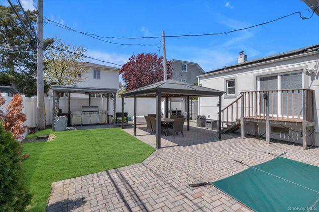 700 Sherwood Street, North Woodmere, NY 11581