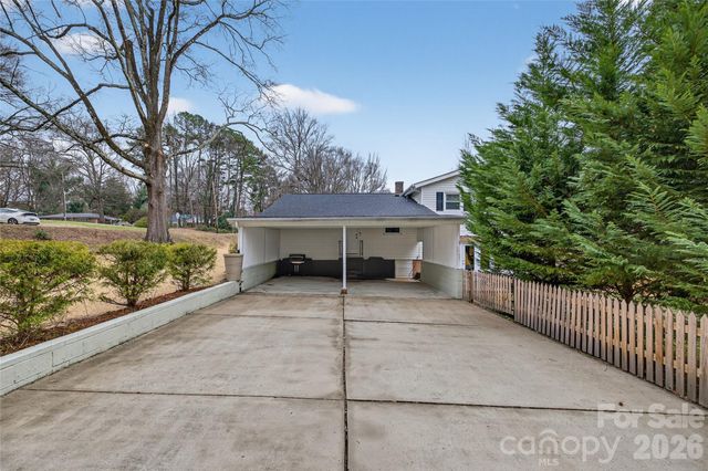 3400 Driftwood Drive, Charlotte, NC 28205