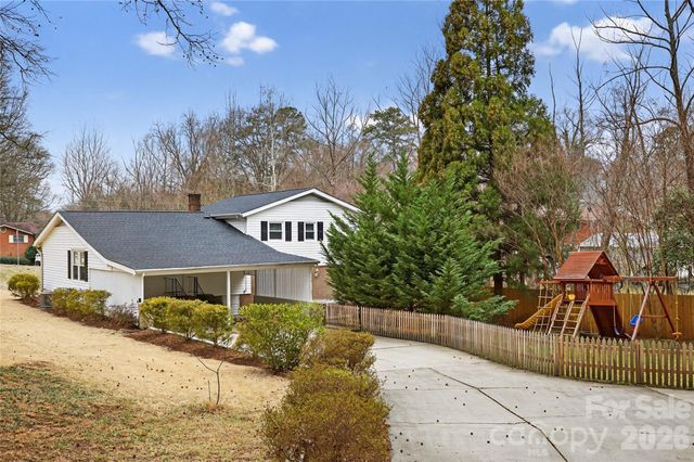 3400 Driftwood Drive, Charlotte, NC 28205