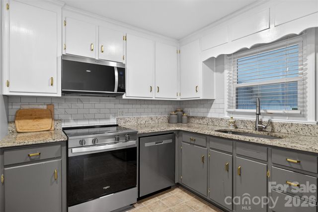 3400 Driftwood Drive, Charlotte, NC 28205