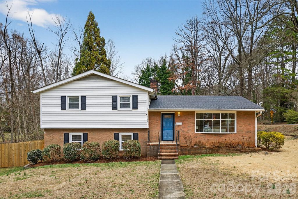 3400 Driftwood Drive, Charlotte, NC 28205