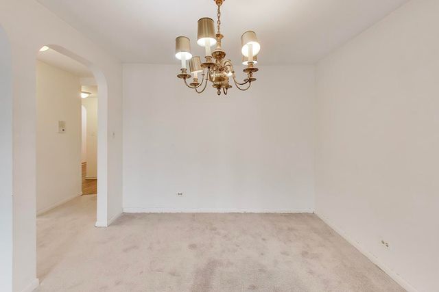 2300 W Talcott Road 1D, Park Ridge, IL 60068