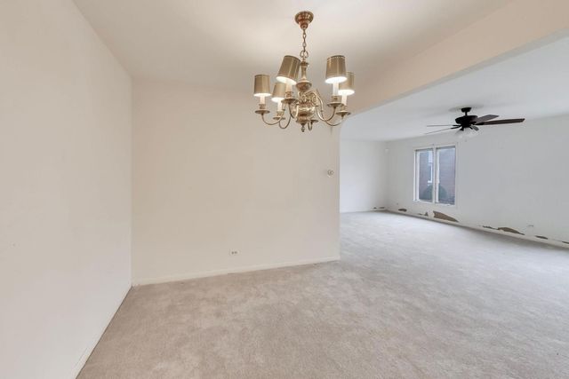 2300 W Talcott Road 1D, Park Ridge, IL 60068