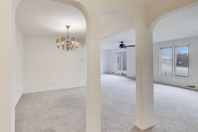 2300 W Talcott Road 1D, Park Ridge, IL 60068