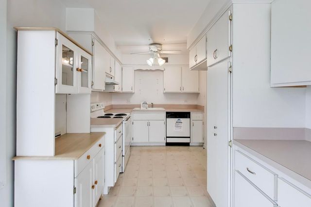 2300 W Talcott Road 1D, Park Ridge, IL 60068