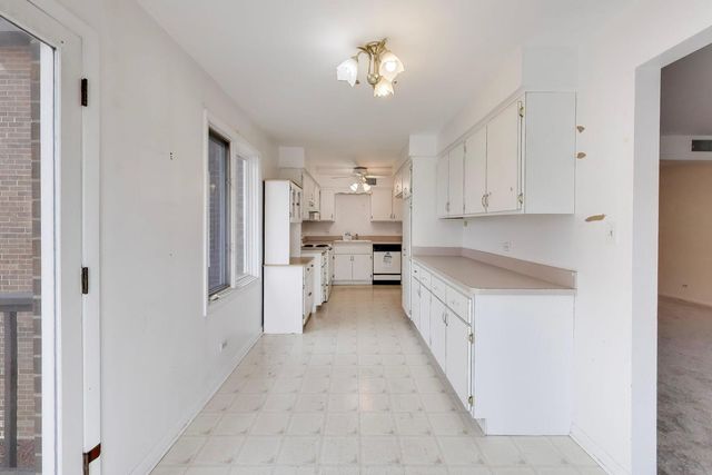 2300 W Talcott Road 1D, Park Ridge, IL 60068