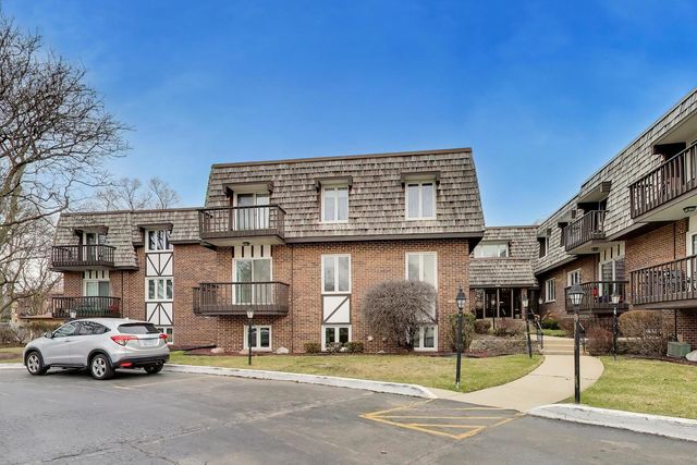 2300 W Talcott Road 1D, Park Ridge, IL 60068