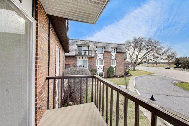 2300 W Talcott Road 1D, Park Ridge, IL 60068