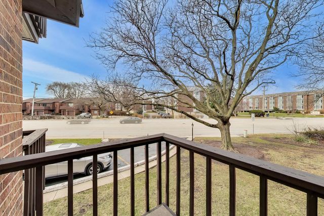2300 W Talcott Road 1D, Park Ridge, IL 60068