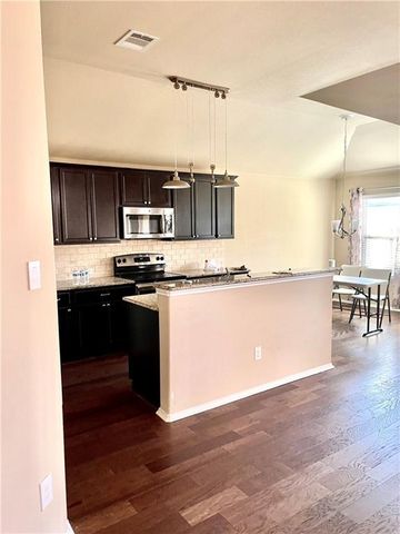 316 Cockrill ST, Hutto, TX 78634