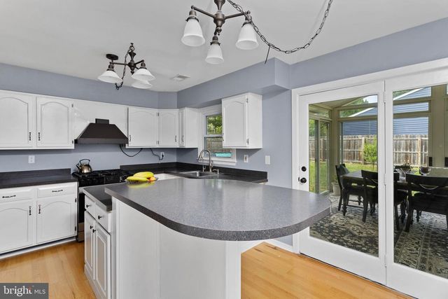 72 BUNKER RD, Lawrence Twp, NJ 08648