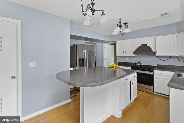 72 BUNKER RD, Lawrence Twp, NJ 08648