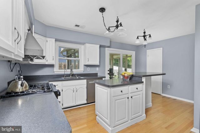 72 BUNKER RD, Lawrence Twp, NJ 08648